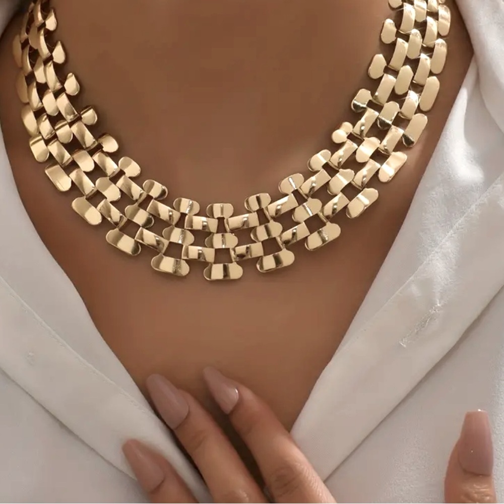 Golden tone wide chain necklace. 16.1”, 1.06” chain width lightwt, NIP classic